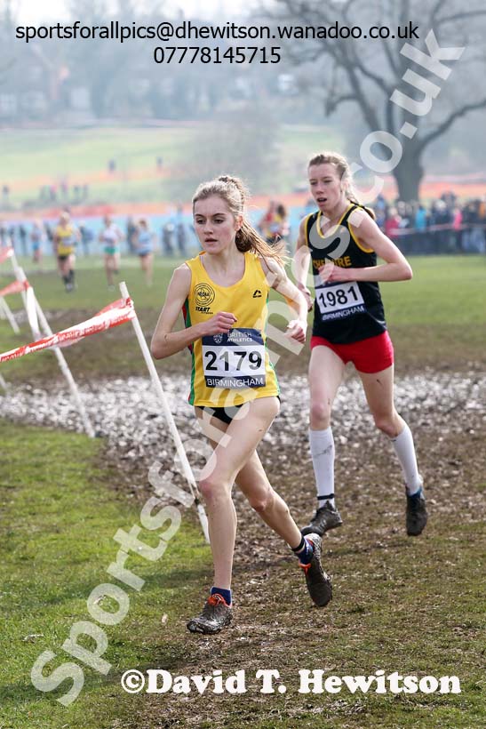 Lydia Turner (North East) leads the under-17 womens Inter Counties Cross Country, Cofton Park, Birmingham. Photo: David T. Hewitson/Sports for All Pics